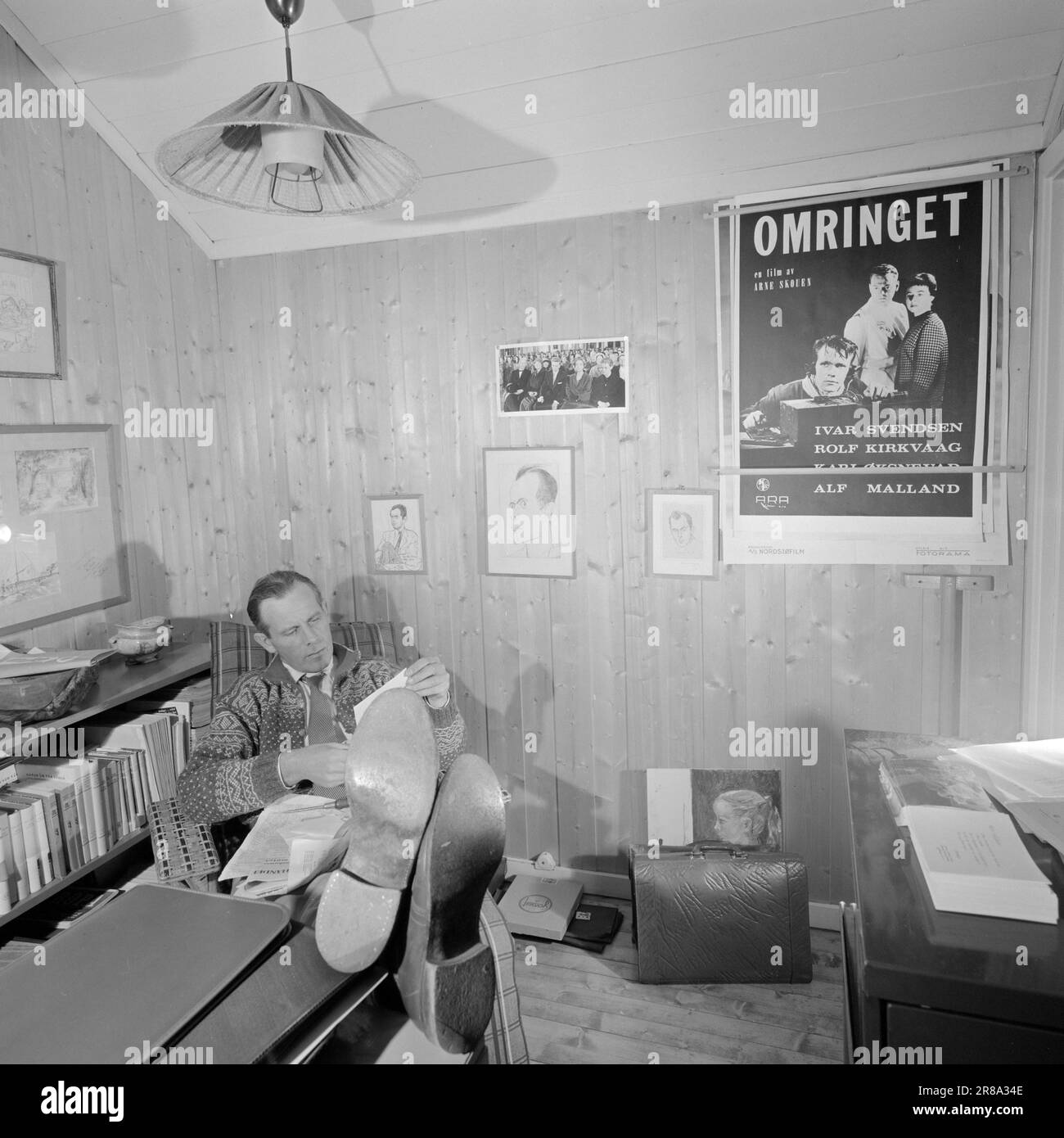 Actual 4281960 Skouen & Kone.At home with Arne Skouen and his wife