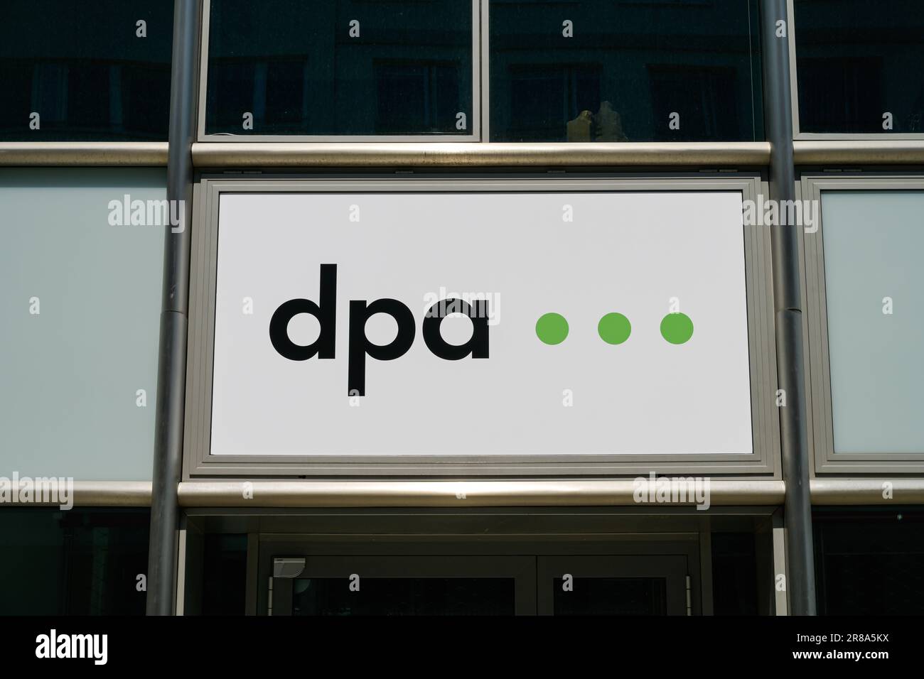 Deutsche Presseagentur dpa, X8 Bürogebäude, Rudi-Dutschke-Straße, Markgrafenstraße, Kreuzberg, Friedrichshain-Kreuzberg, Berlin, Deutschland *** Local Stock Photo