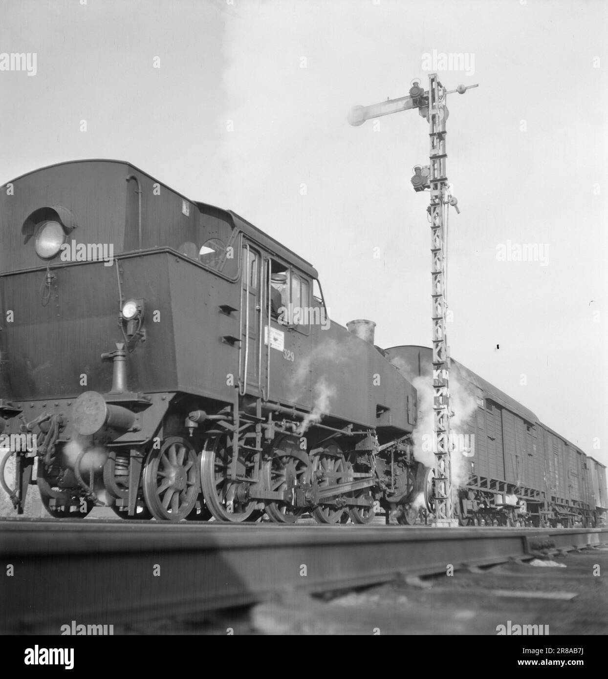 Current 25-26-1948: Do they feel safe on a train at full speed [picture ...