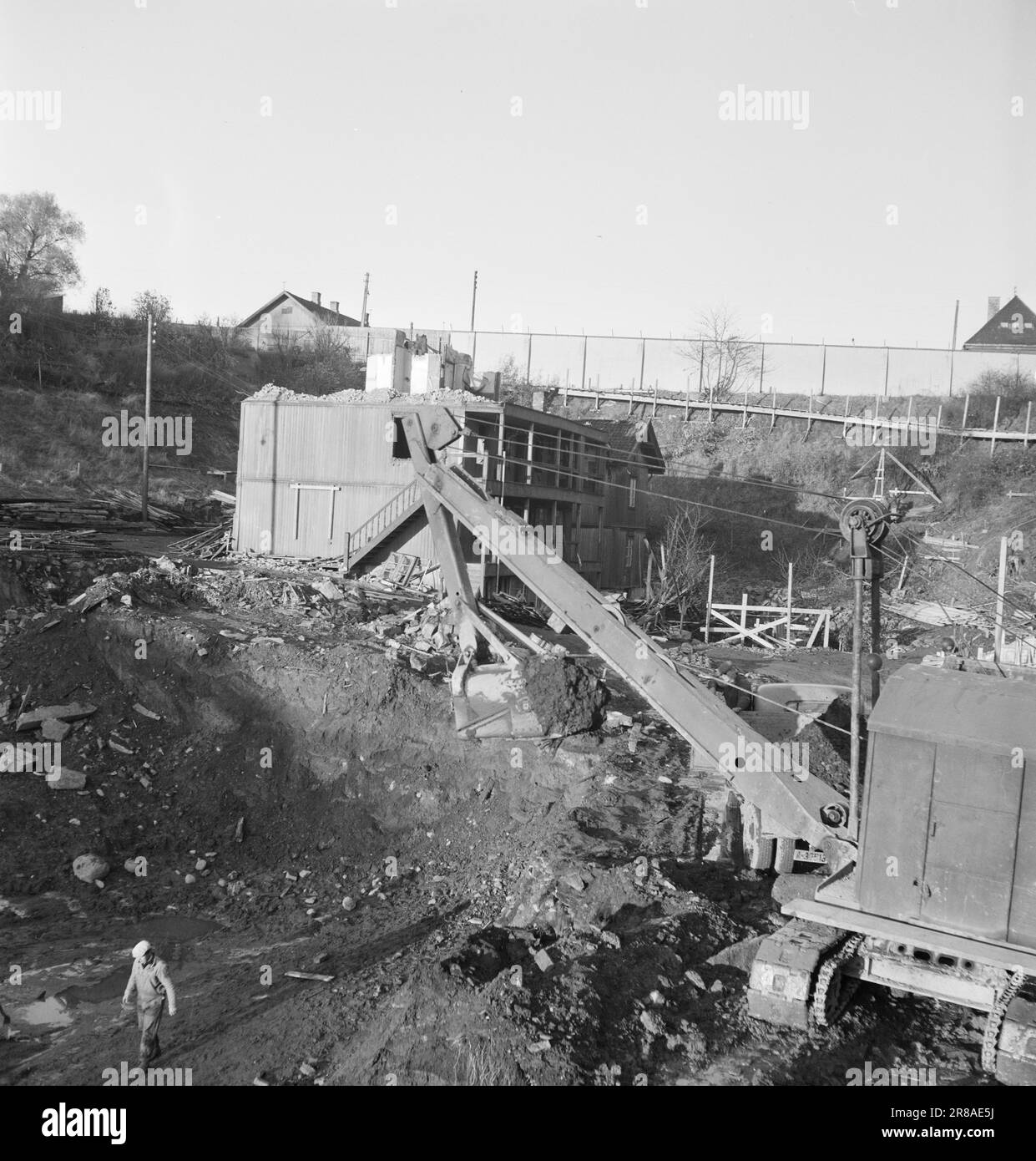 Actual 25/26- 1950: In front of the 1952 Olympics. Here, digging and ...