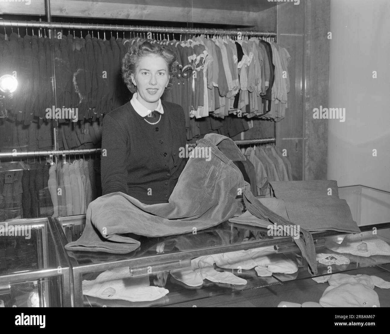 Well stocked Black and White Stock Photos & Images Alamy