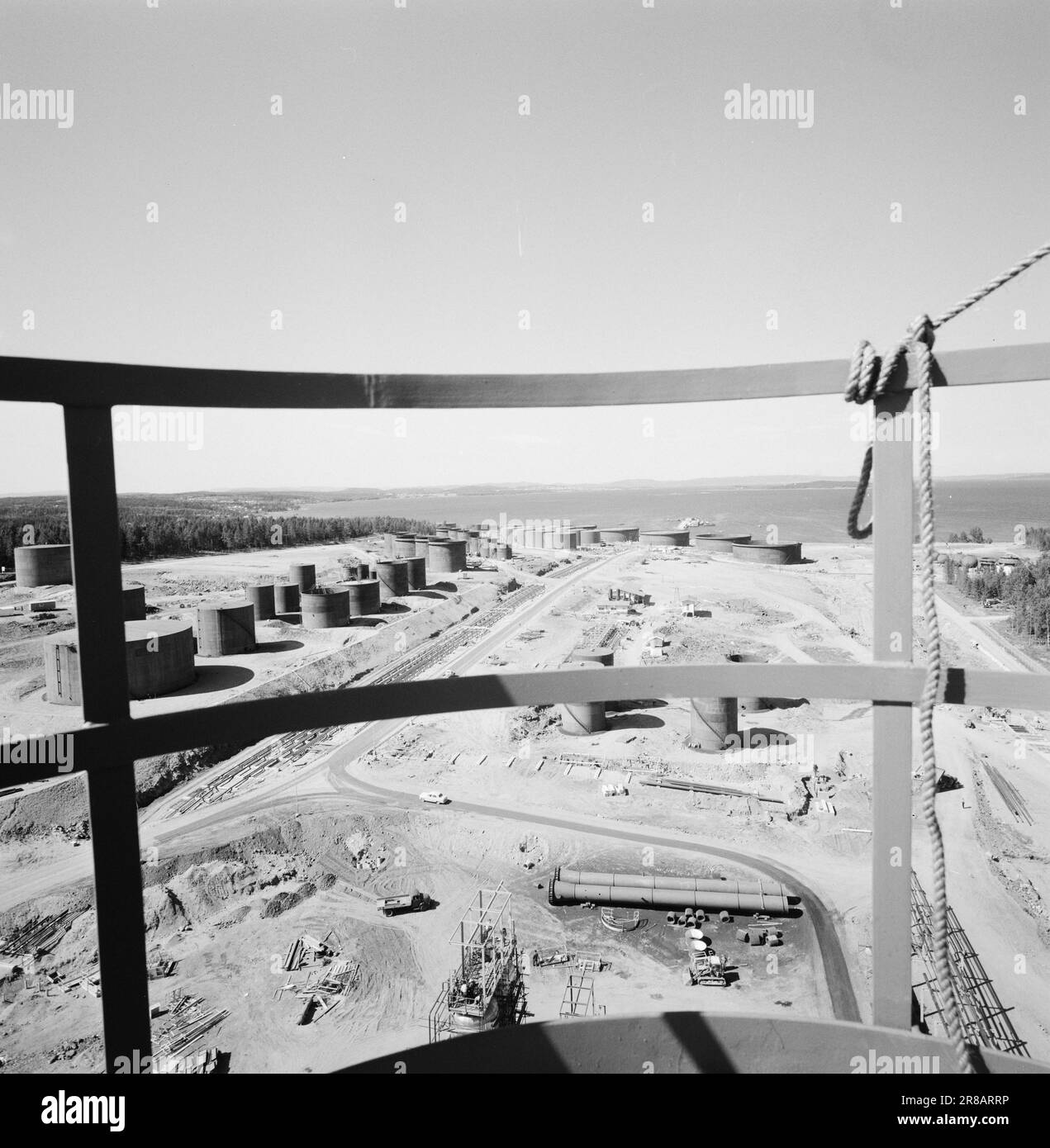 Current 3041960 Norwegian Venezuela Norway's first oil refinery is