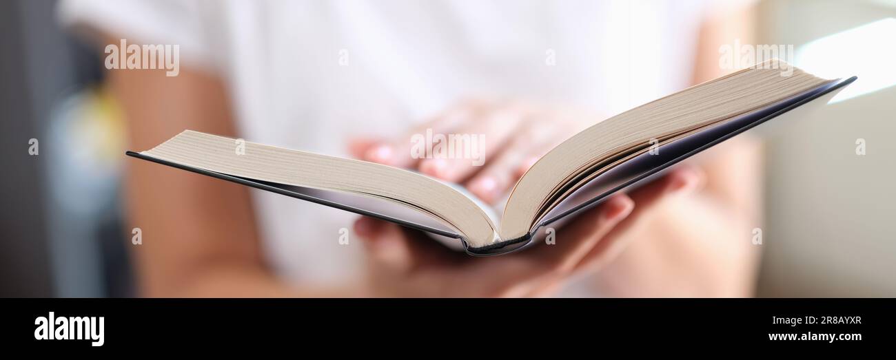 Open book hi-res stock photography and images - Alamy