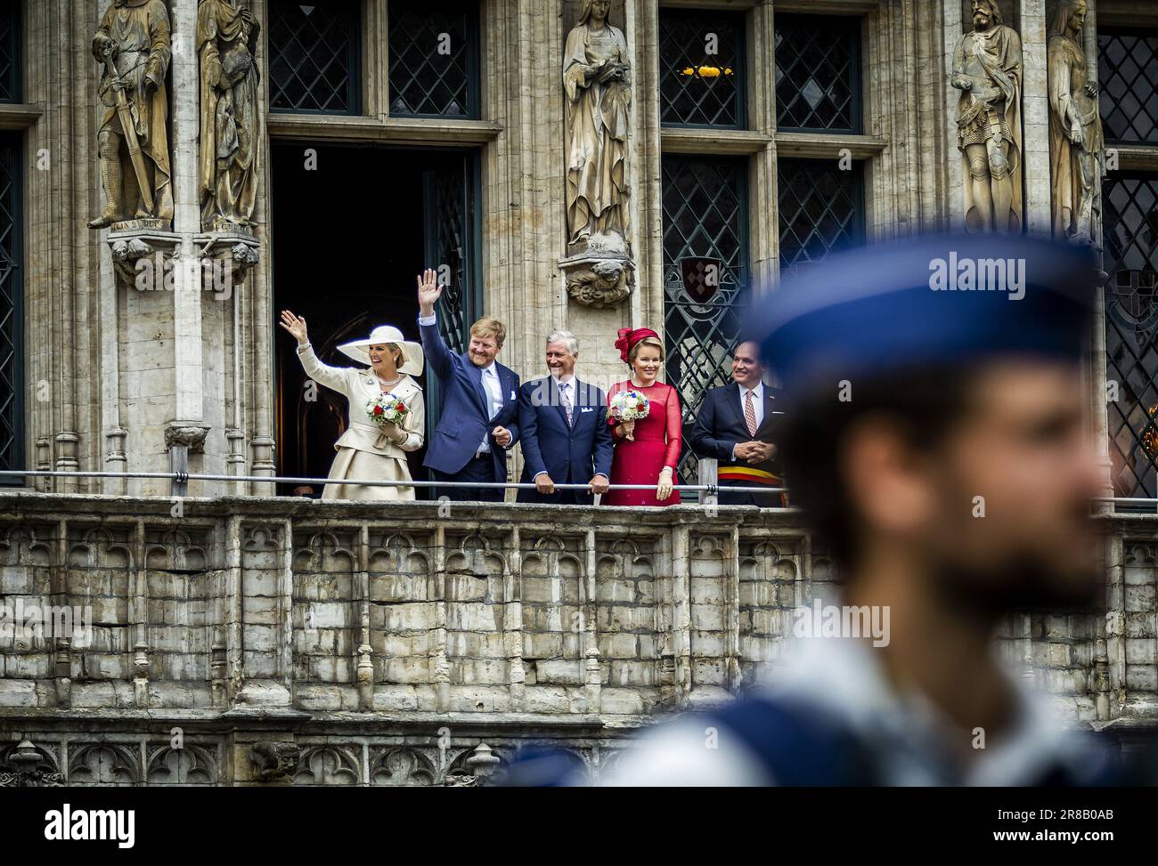 BRUSSELS - King Willem-Alexander and Queen Maxima and the Belgian King Philippe and Queen Mathilde pose for a photo on the balcony of the town hall on the Grote Markt during the first day of the state visit to Belgium. The royal couple will visit the country, at the invitation of the Belgian King Philippe and Queen Mathilde, and will visit, in addition to Brussels, Waterloo, Leuven and Antwerp. ANP REMKO DE WAAL netherlands out - belgium out Stock Photo