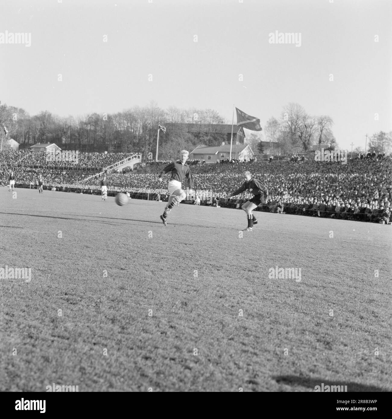 Actual 47-3-1960: The last quarter When Rosenborg was already cup champion for 1960 - but then it slipped away for them in the very last minutes of the match.  Photo: Knut Skarland / Ivar Aaserud / Nils Werenskiold / Aktuell / NTB ***PHOTO NOT IMAGE PROCESSED*** Stock Photo