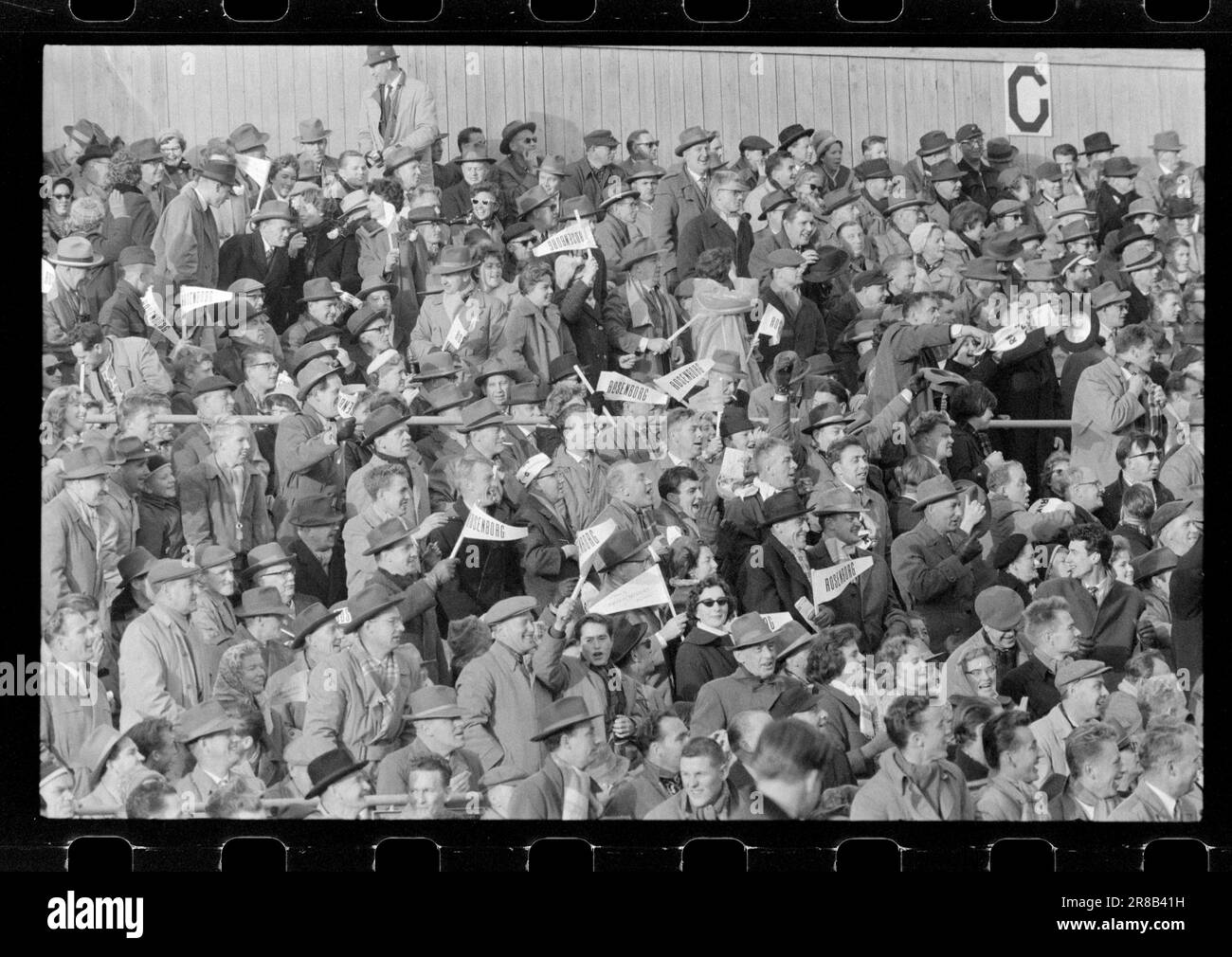 Actual 47-3-1960: The last quarter When Rosenborg was already cup champion for 1960 - but then it slipped away for them in the very last minutes of the match.  Photo: Knut Skarland / Ivar Aaserud / Nils Werenskiold / Aktuell / NTB ***PHOTO NOT IMAGE PROCESSED*** Stock Photo