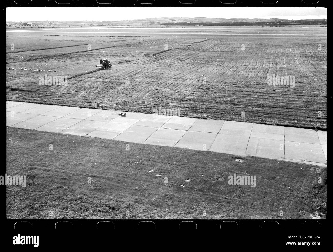 Current 4041960 The grain follows the jet breeze. Grain is grown