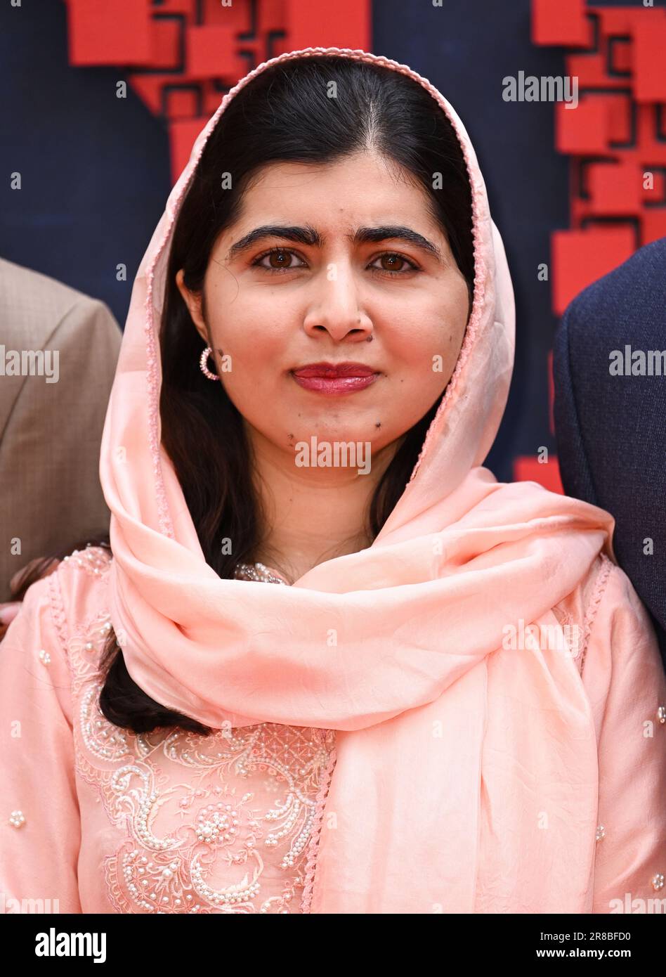 Malala yousafzai portrait hires stock photography and images Alamy(02)