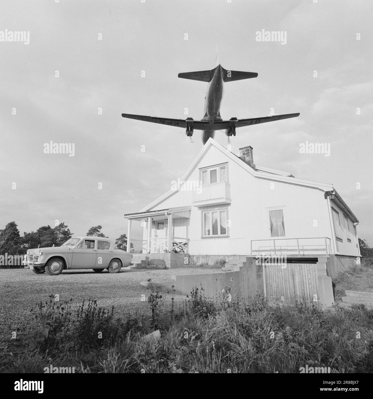 current-47-1-1960-the-planes-into-the-living-room-we-still-know-too