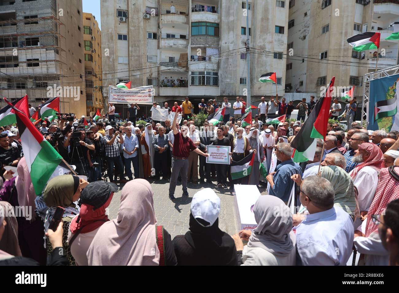 Palestinian refugees councils hi-res stock photography and images - Alamy