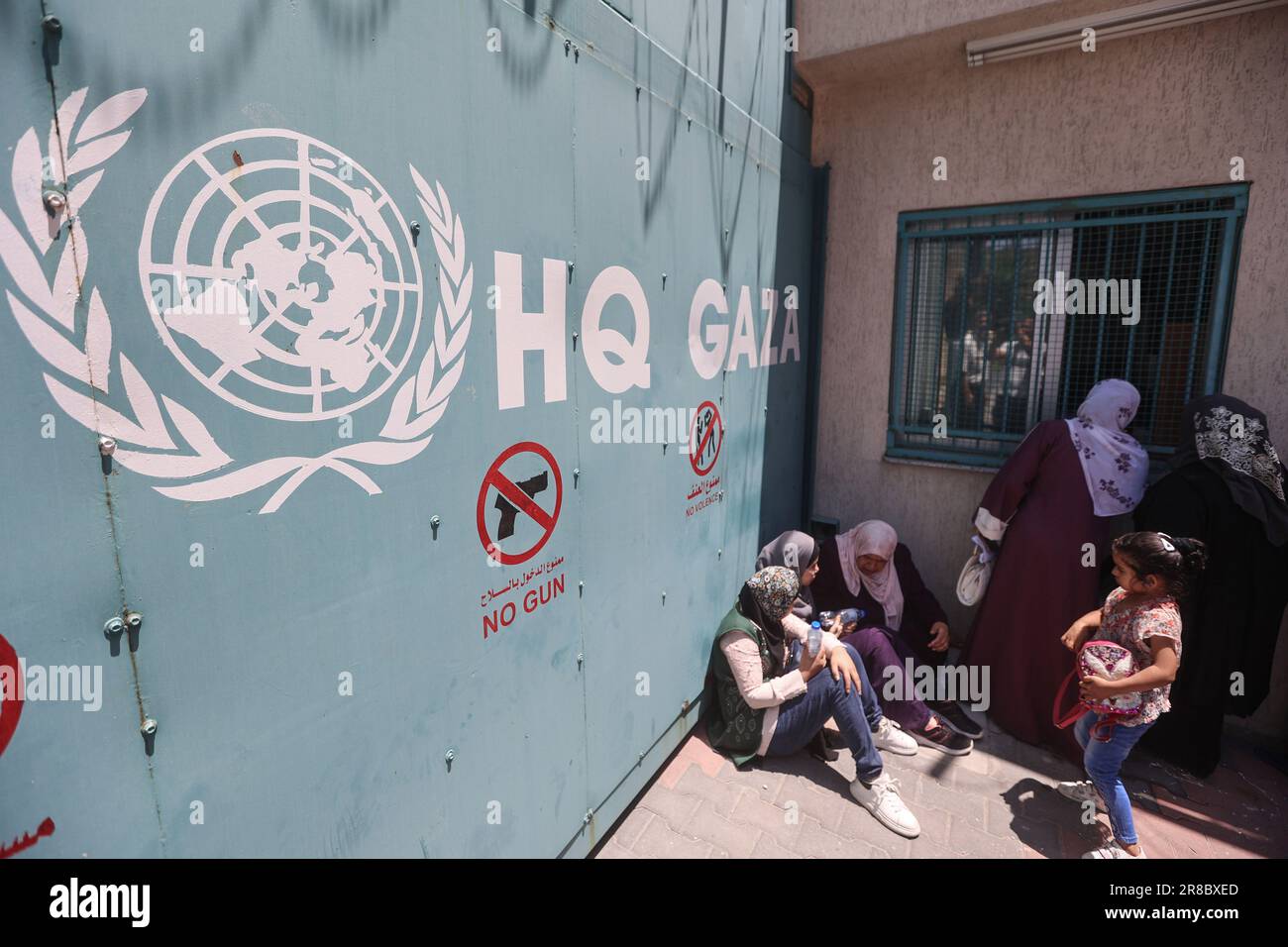 Palestinian refugees councils hi-res stock photography and images - Alamy