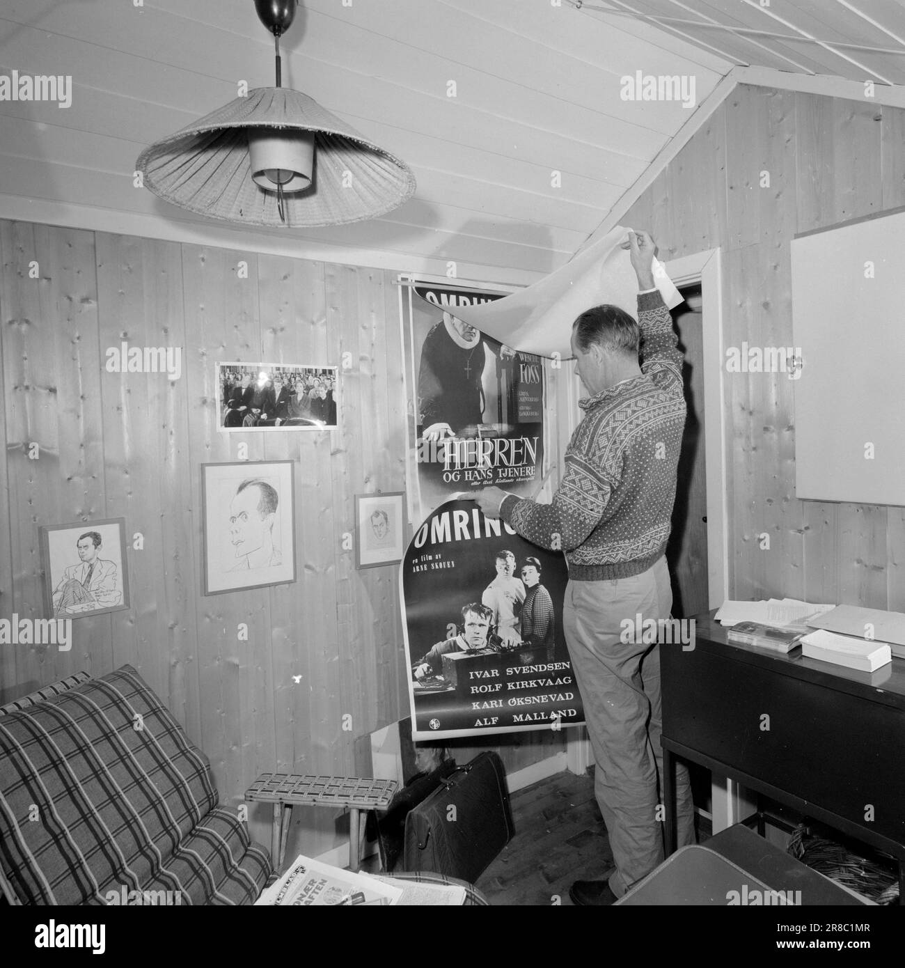 Actual 4281960 Skouen & Kone.At home with Arne Skouen and his wife