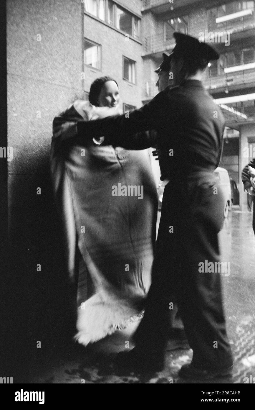 Current 6101960 Garment dangerous to life Horribly flammable