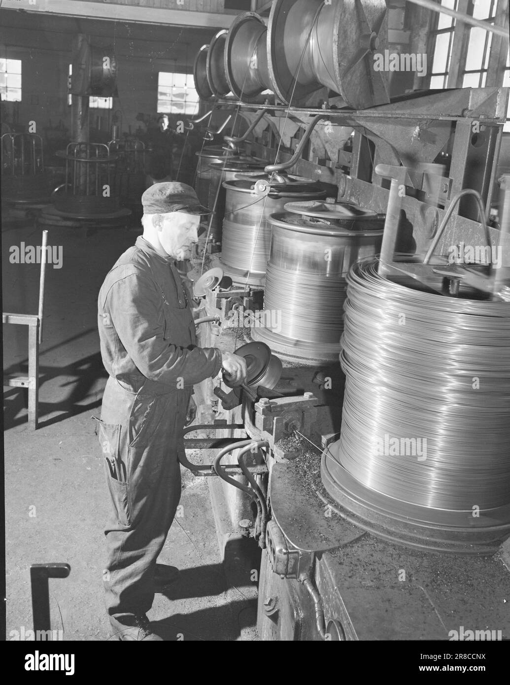actual-08-1950-of-steel-and-hempfew-people-who-enter-a-lift-are-afraid