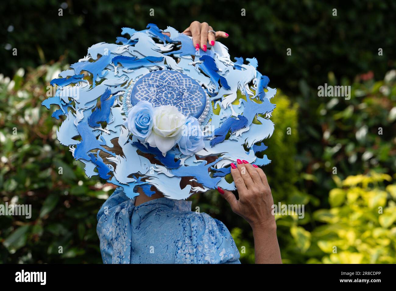 Ascot Berkshire UK 20th June 2023 A Lady Wears A Striking Blue Hat ascot-berkshire-uk-20th-june-2023-a-lady-wears-a-striking-blue-hat