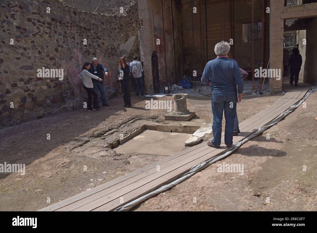 Archeologists and historians working in the preserved Roman town of Herculaneum, buried in the Vesuvius eruption of AD79, Ercolano, Italy Stock Photo