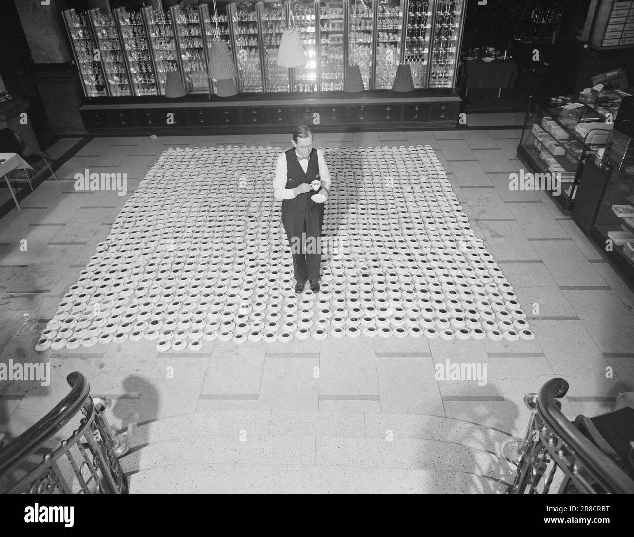Magazine table coffee Black and White Stock Photos & Images Alamy