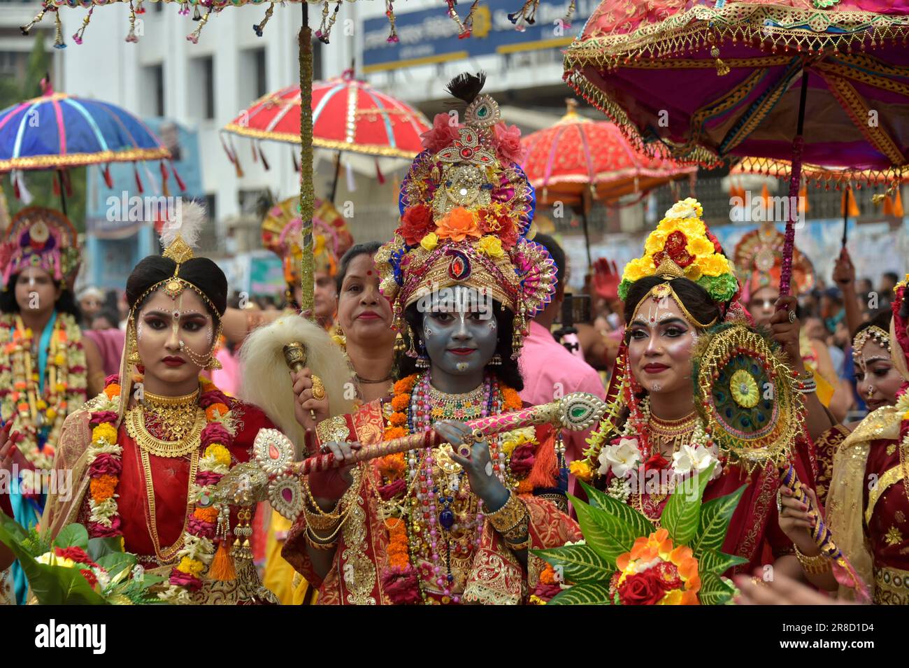 Dhaka. 20th June, 2023. Bangladeshi Hindu devotees celebrate Rath Yatra