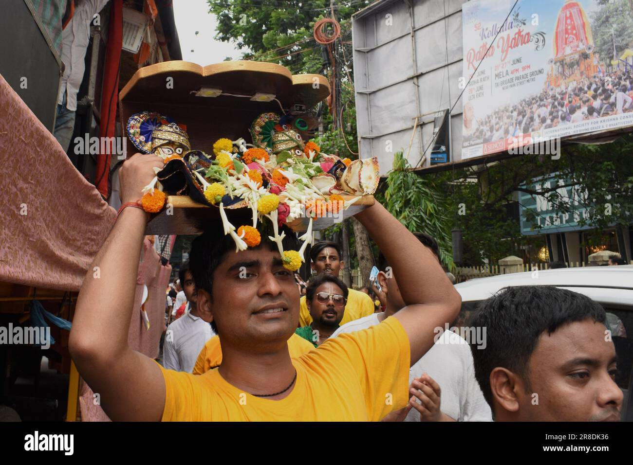 Kolkata, West Bengal, India. 20th June, 2023. The devotees of the International Society Of Krishna Consciousness (ISKCON) celebrate Rath Yatra utsav in Kolkata. (Credit Image: © Sayantan Chakraborty/Pacific Press via ZUMA Press Wire) EDITORIAL USAGE ONLY! Not for Commercial USAGE! Stock Photo