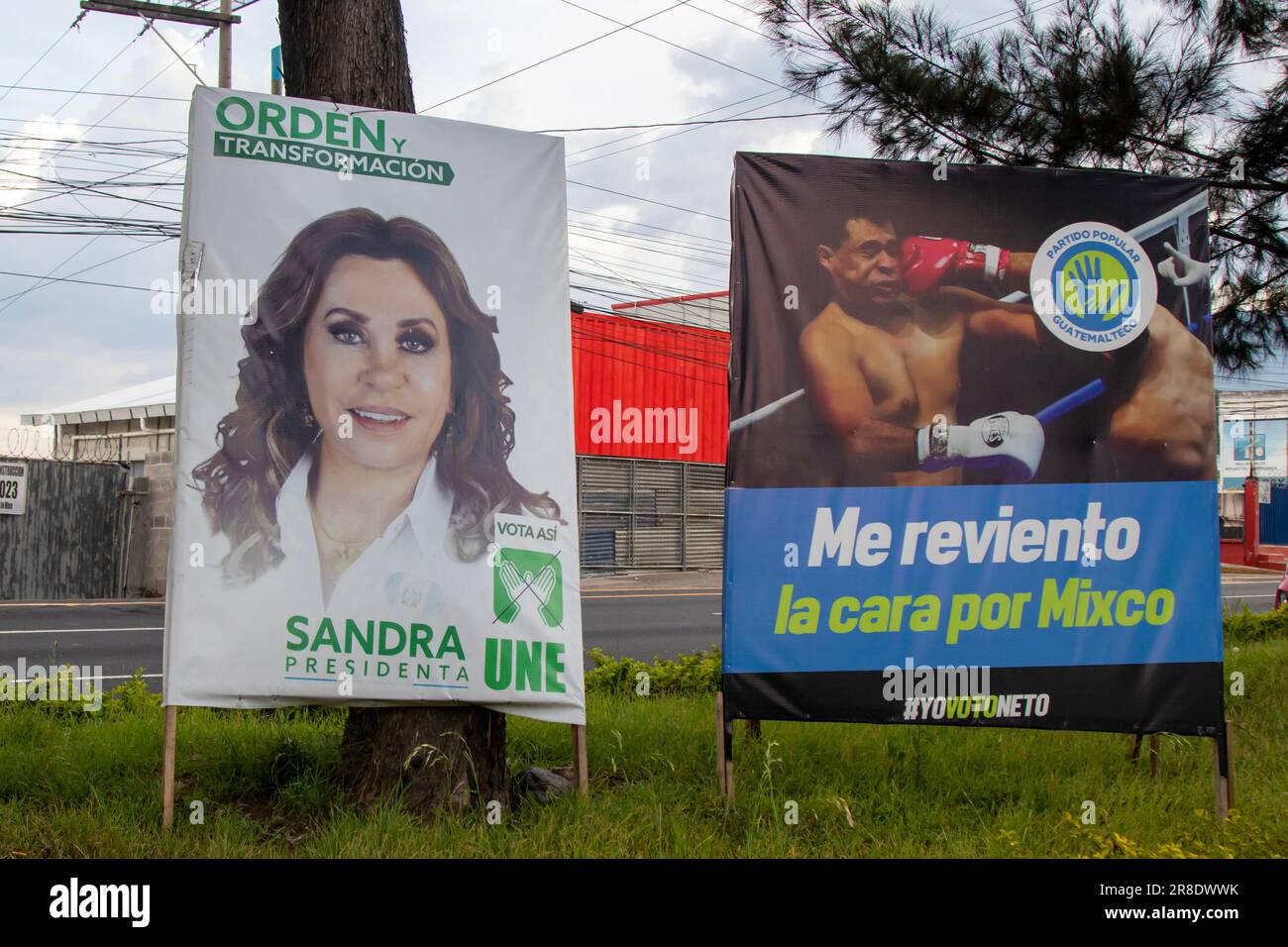 Guatemala Stadt, Guatemala. 16th June, 2023. The election posters show Sandra Torres (l), presidential candidate of the Unidad Nacional de la Esperanza party, UNE, and Neto Bran, mayoral candidate of the municipality of Míxco of the Partido Popular Guatemalteco party. The most populous country in Central America will elect a new president, deputies and mayor on June 25, 2023. (to dpa-Korr 'Guatemala elects new head of state: Fairness questioned') Credit: Alejandro Balan/dpa/Alamy Live News Stock Photo