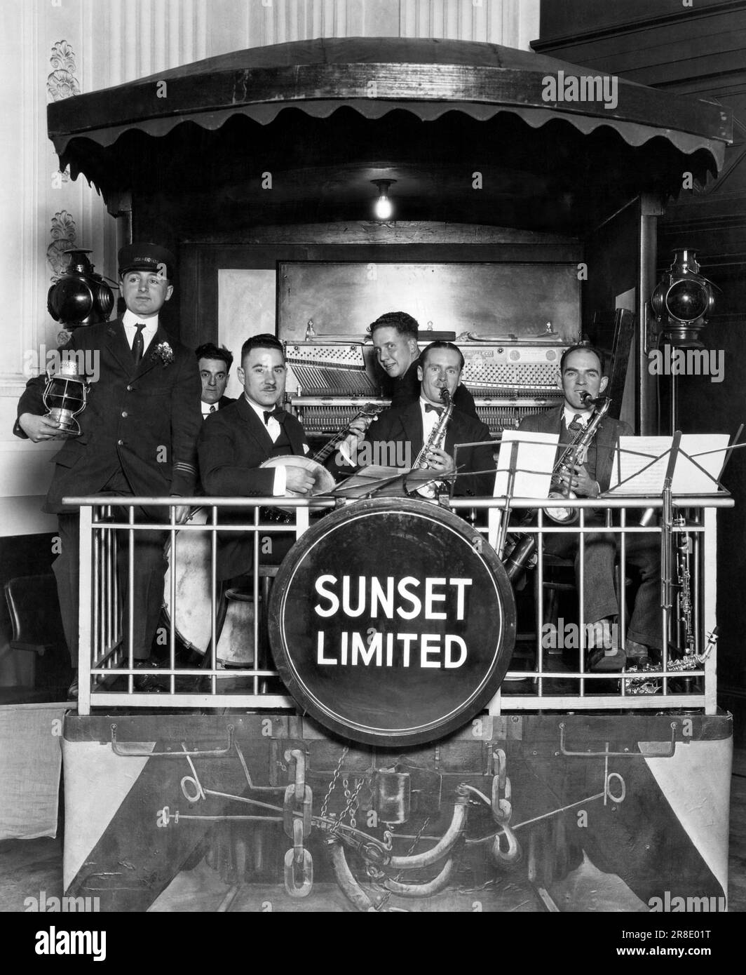 San Francisco, California, 1925 The Sunset Limited jazz band playing on a mock railroad caboose platform. Stock Photo