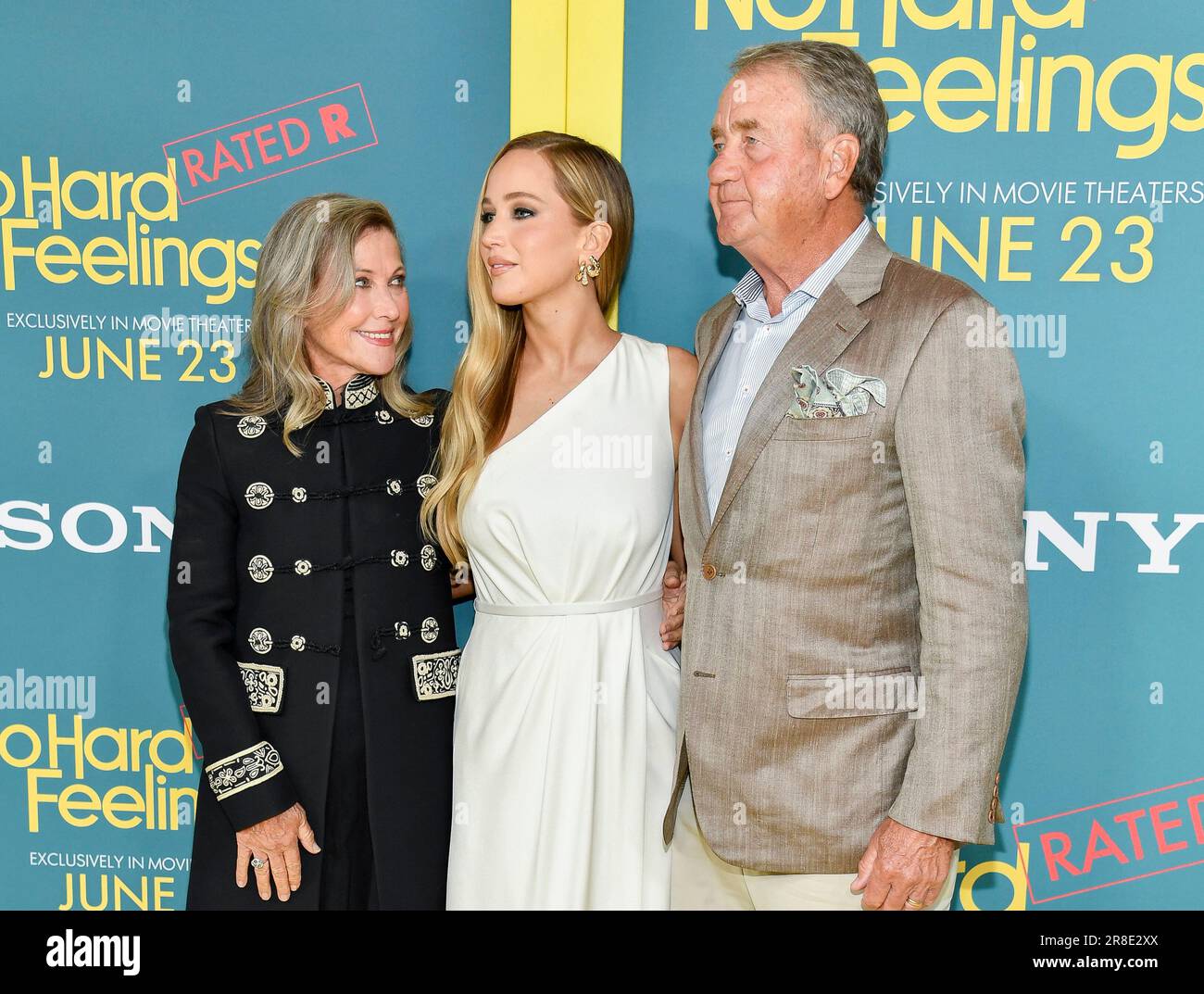 Jennifer Lawrence, center, poses with parents Karen Lawrence and Gary ...