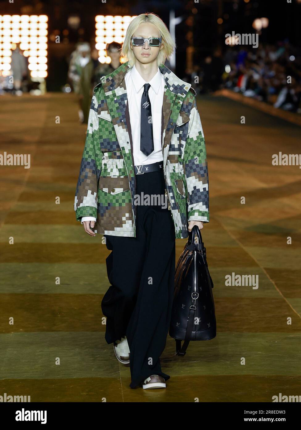 Paris, Frankreich. 20th June, 2023. LOUIS VUITTON Spring Summer 2024 Runway  during Paris Fashion Week on June 2023 - Milan; Italy 20/06/2023 Credit:  dpa/Alamy Live News Stock Photo - Alamy