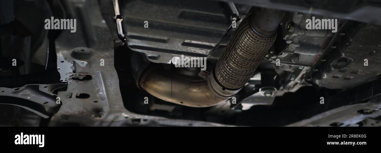 Maintenance and suspension of car on lift in car service. Rules for car