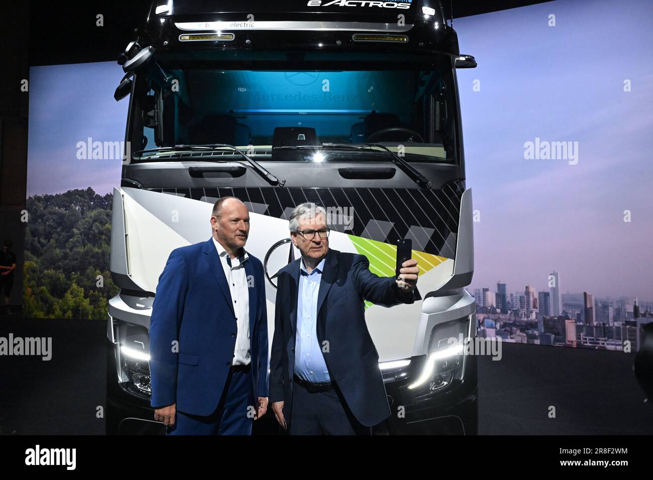 Stuttgart, Germany. 21st June, 2023. Jochen Goetz (l), CFO Of Daimler ...