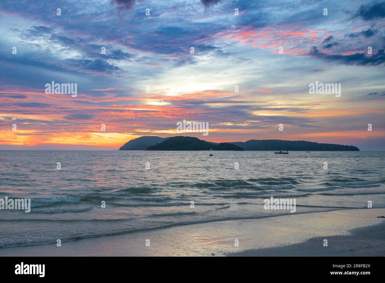 Beautiful tranquil beach sun hi-res stock photography and images - Alamy