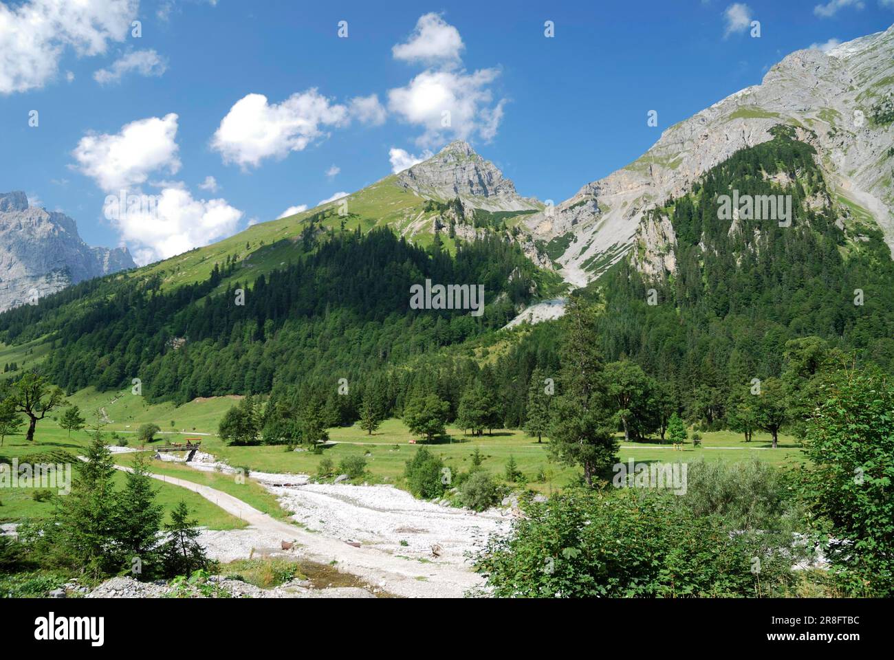 ahornboden-maple-plain-valley-in-the-karwendel-mountains-in-tirol