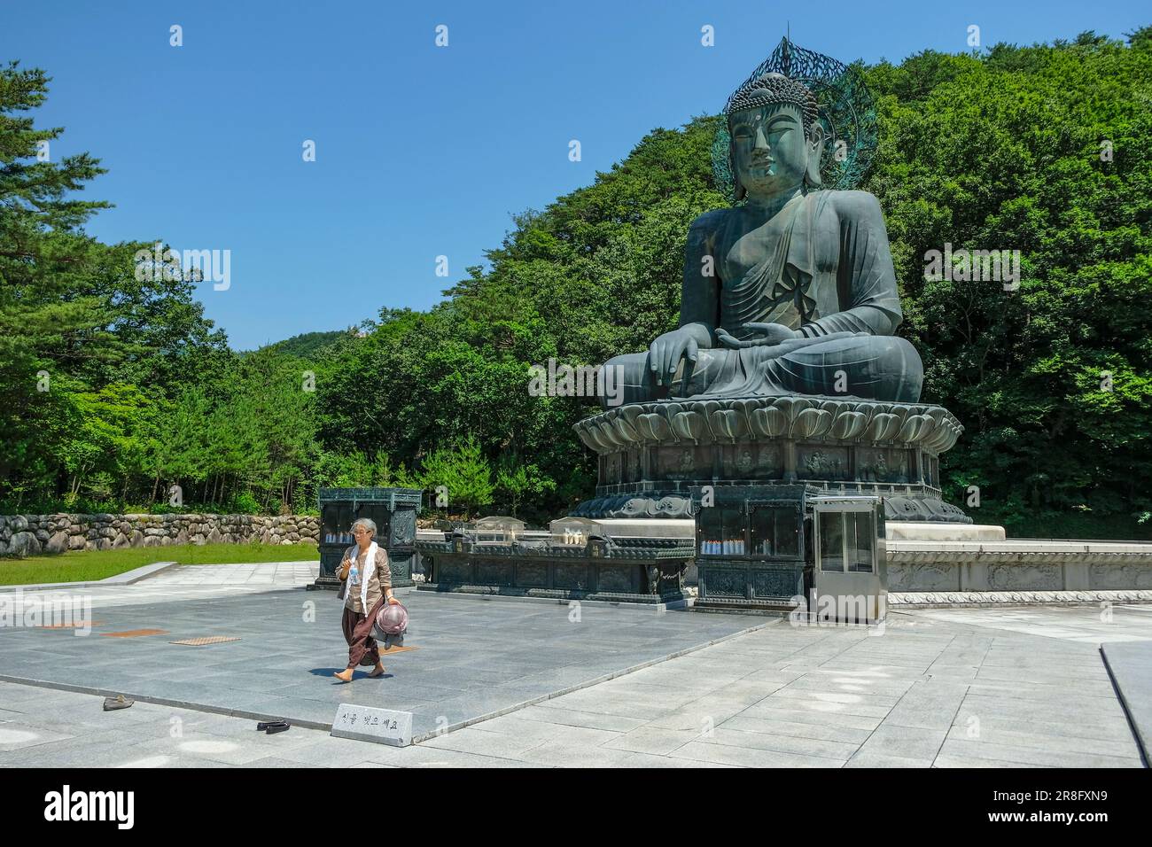 Sokcho, South Korea - June 17, 2023: Buddha statue at Sinheungsa Temple located in Seoraksan National Park, Sokcho, South Korea. Stock Photo