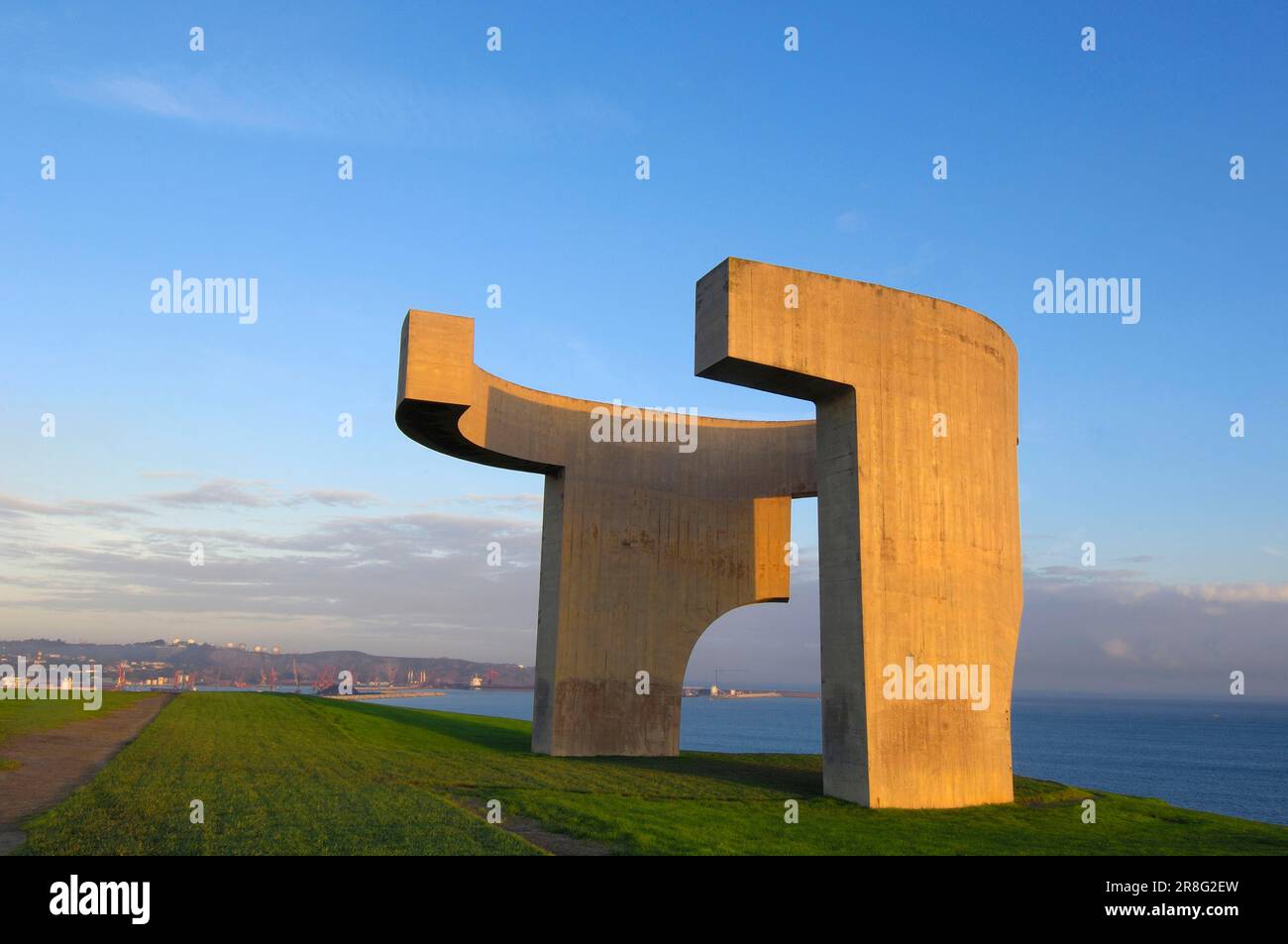 sculpture-elogio-del-horizonte-by-eduardo-chillida-gijon-asturias