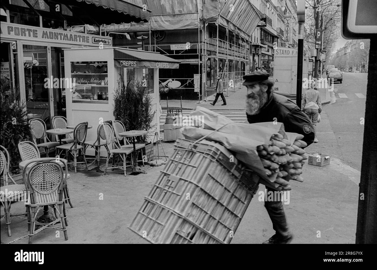 Baguettes, delivery, restaurant, France, Paris, 24.03.1990, street ...
