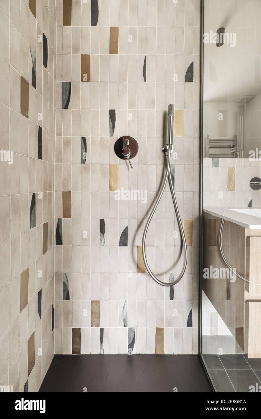 Shower cabin with glass partition, black resin shower tray and