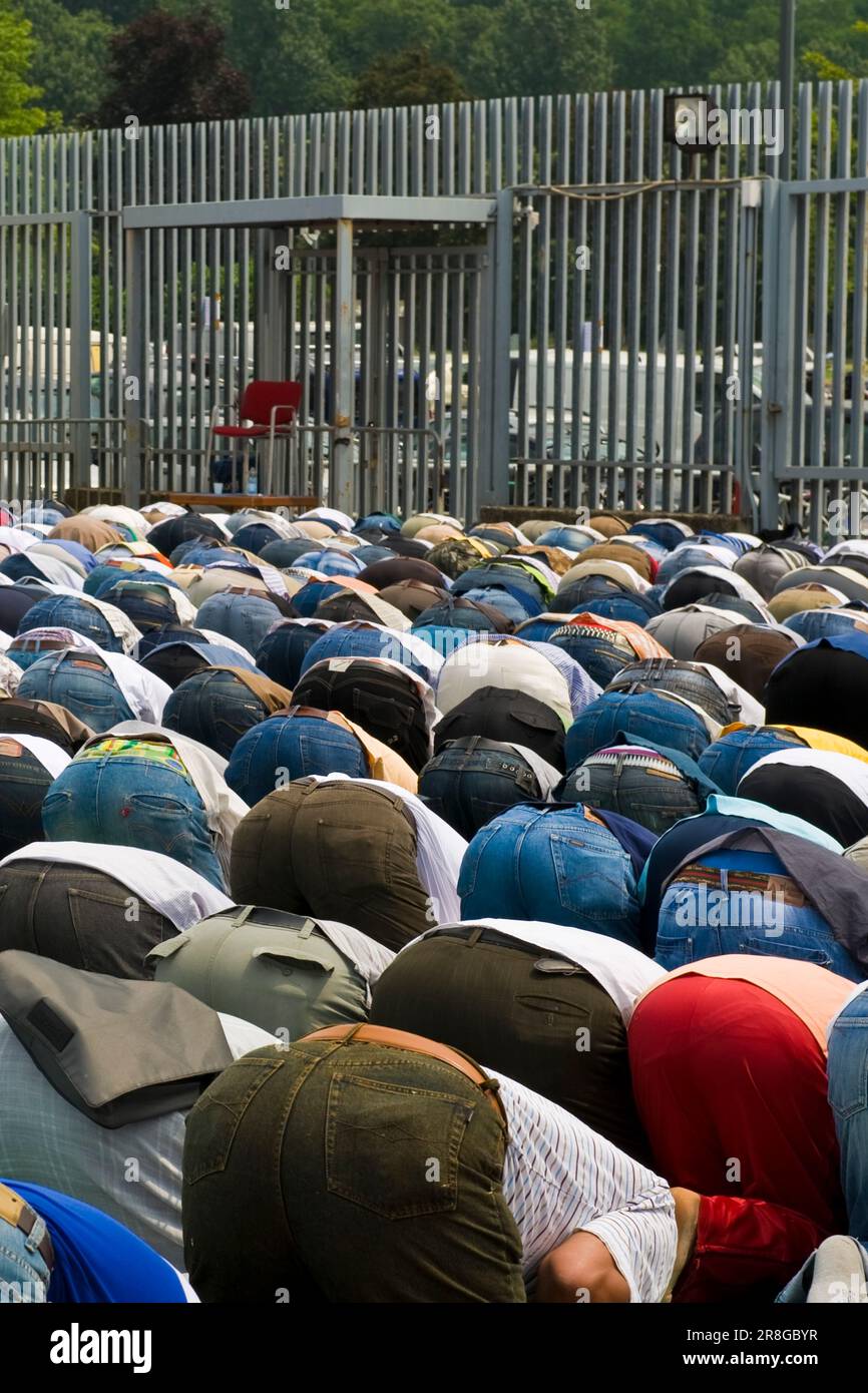 friday-prayer-for-muslims-hi-res-stock-photography-and-images-alamy