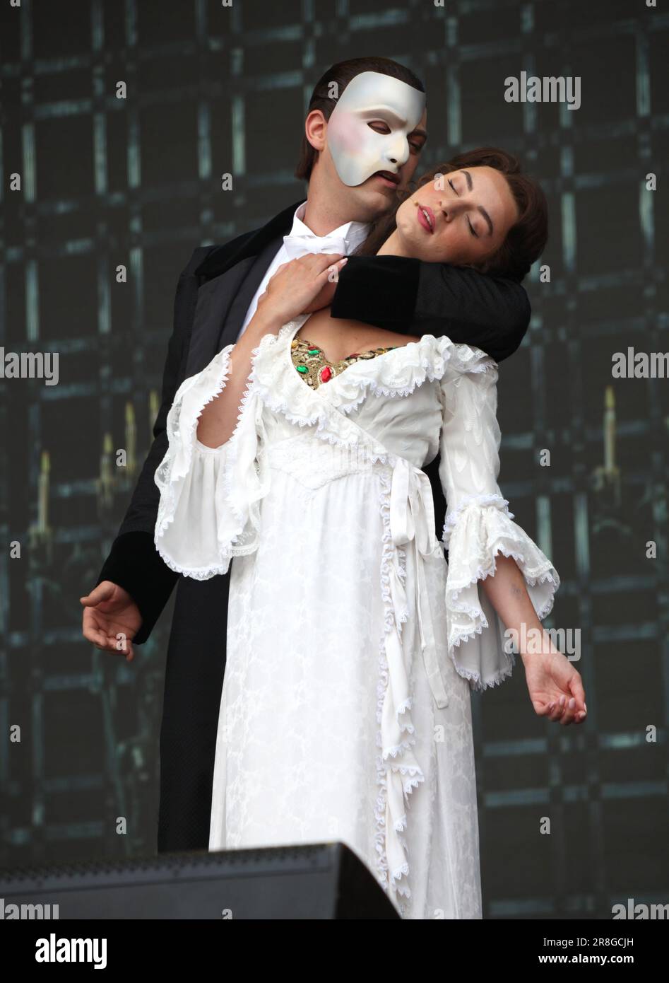 London, UK. Holly-Anne Hull and Jon Robyns in the musical Phantom of ...
