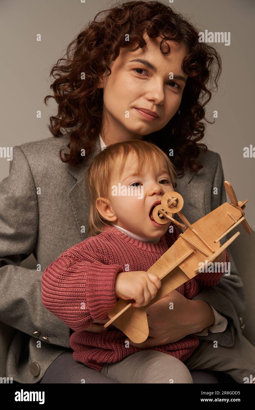 modern working mother, balancing work and life concept, businesswoman ...