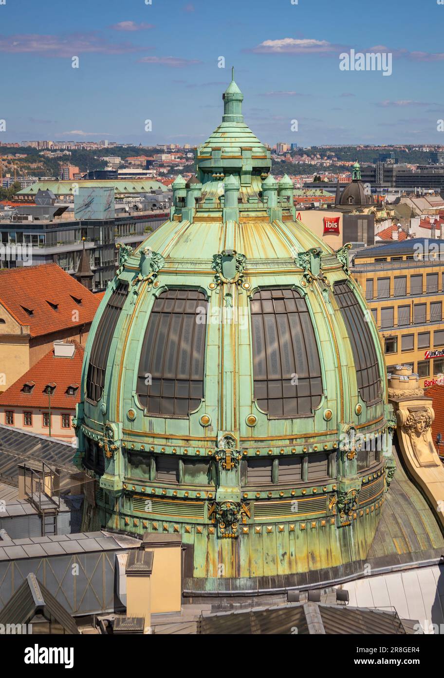 Dome house hi-res stock photography and images - Alamy