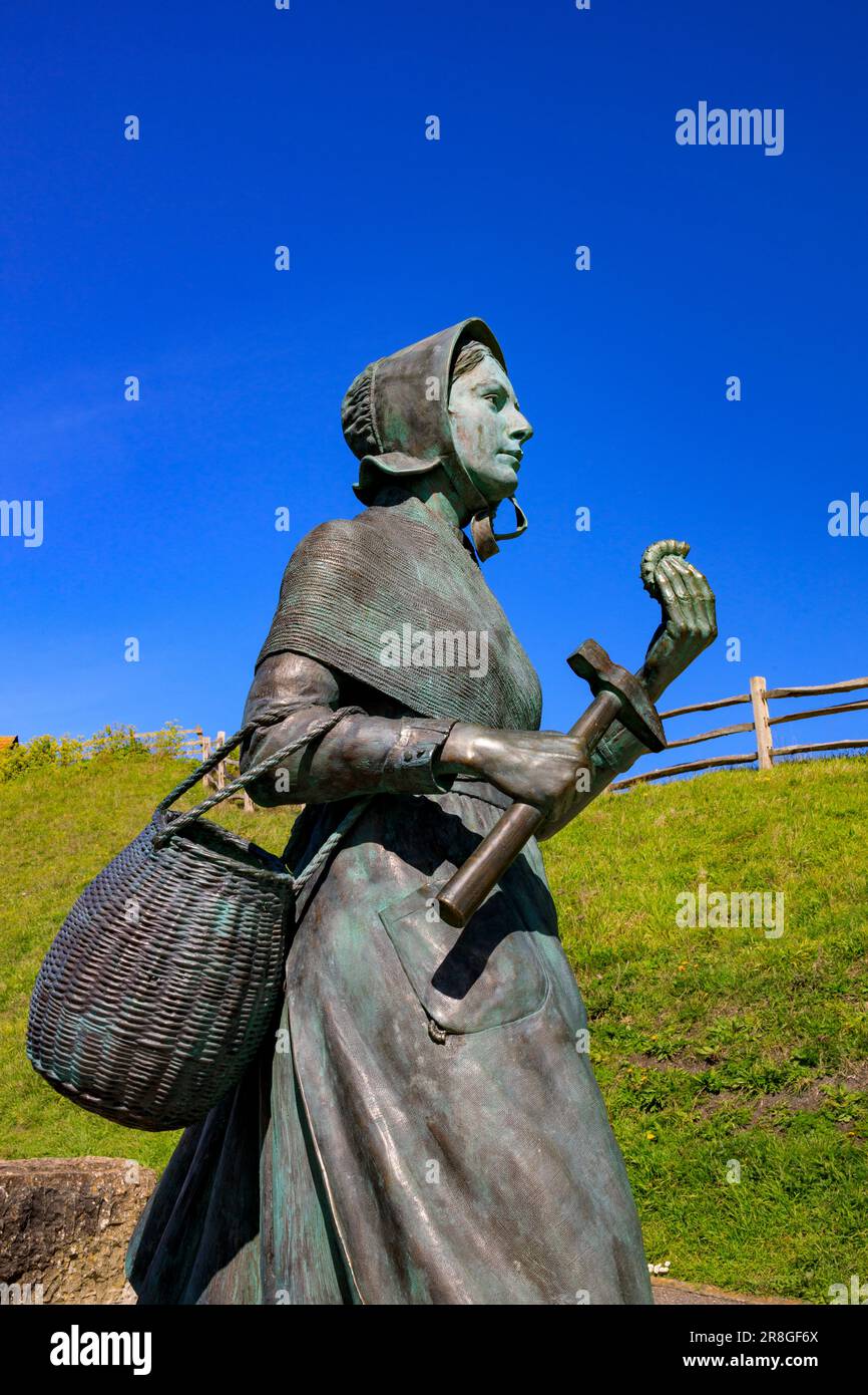 The statue of famous fossil hunter Mary Anning by Denise Dutton at Lyme