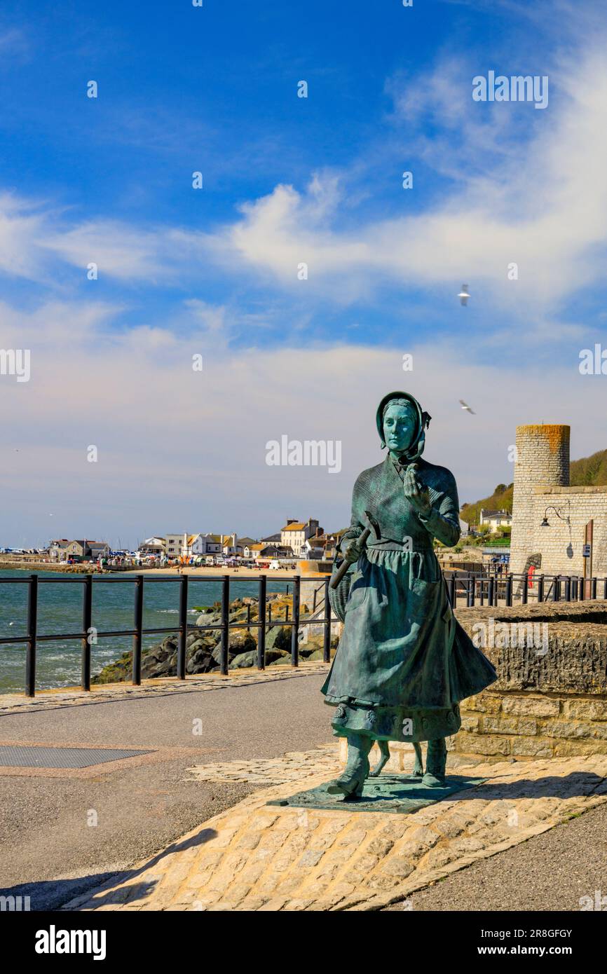 The statue of famous fossil hunter Mary Anning by Denise Dutton at Lyme