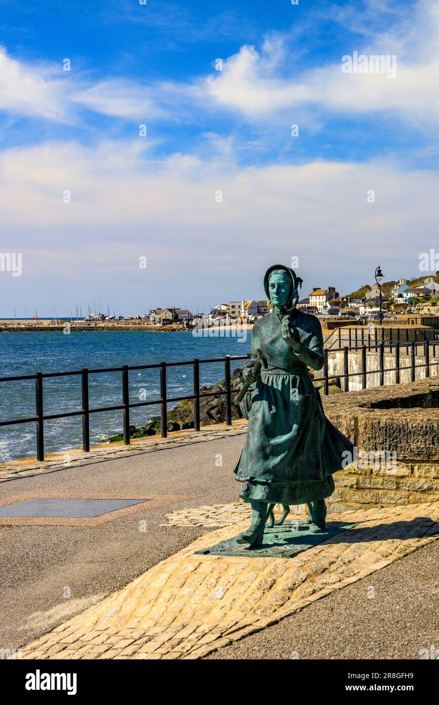 The statue of famous fossil hunter Mary Anning by Denise Dutton at Lyme