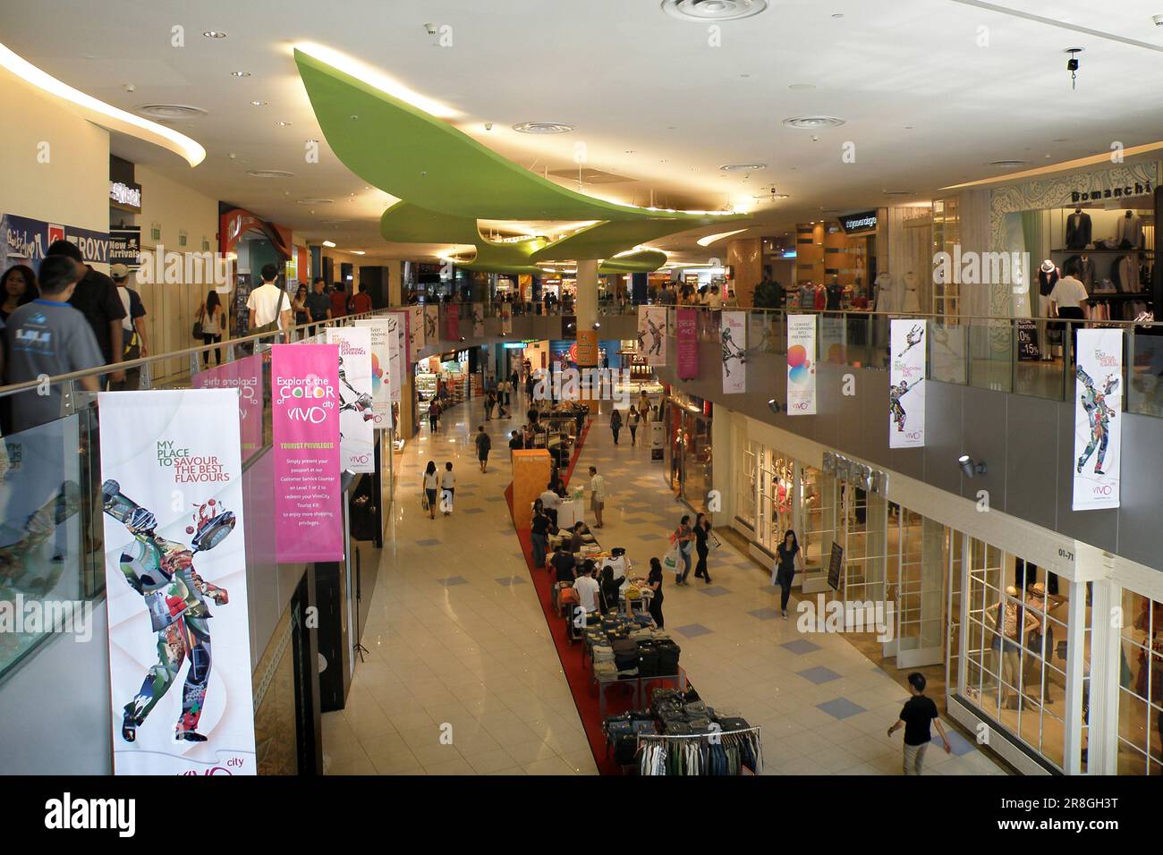Singapore shopping malls hi-res stock photography and images - Alamy