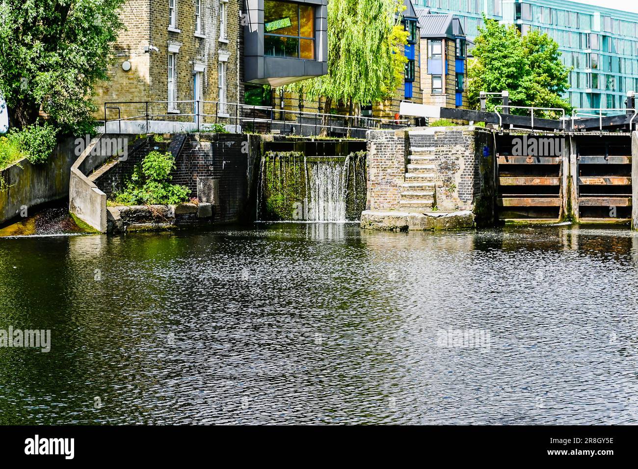 Regent s Canal At Mile End Lock Mile End London UK Stock Photo Alamy regent-s-canal-at-mile-end-lock-mile-end-london-uk-stock-photo-alamy