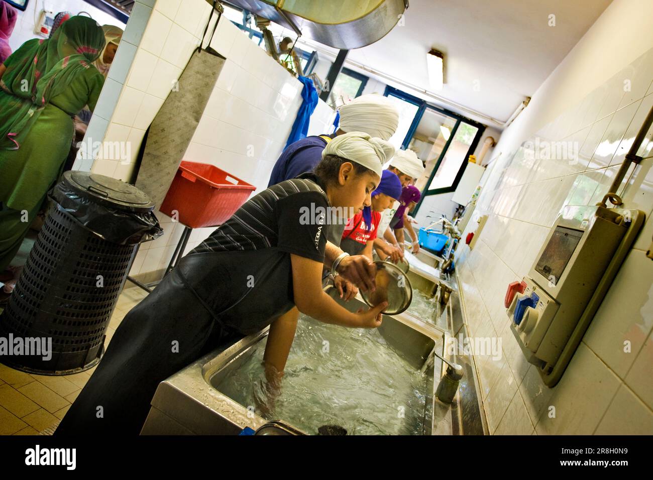 Dishwashers. Sikh community. Sikhdharma Gurdwara Singh Sabha