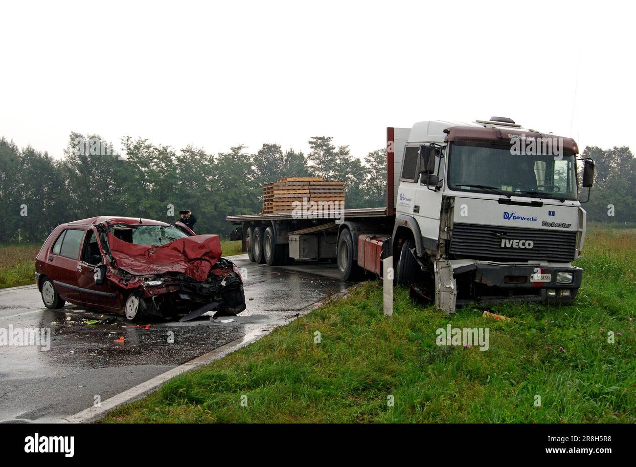 Road accident car in hi-res stock photography and images - Alamy