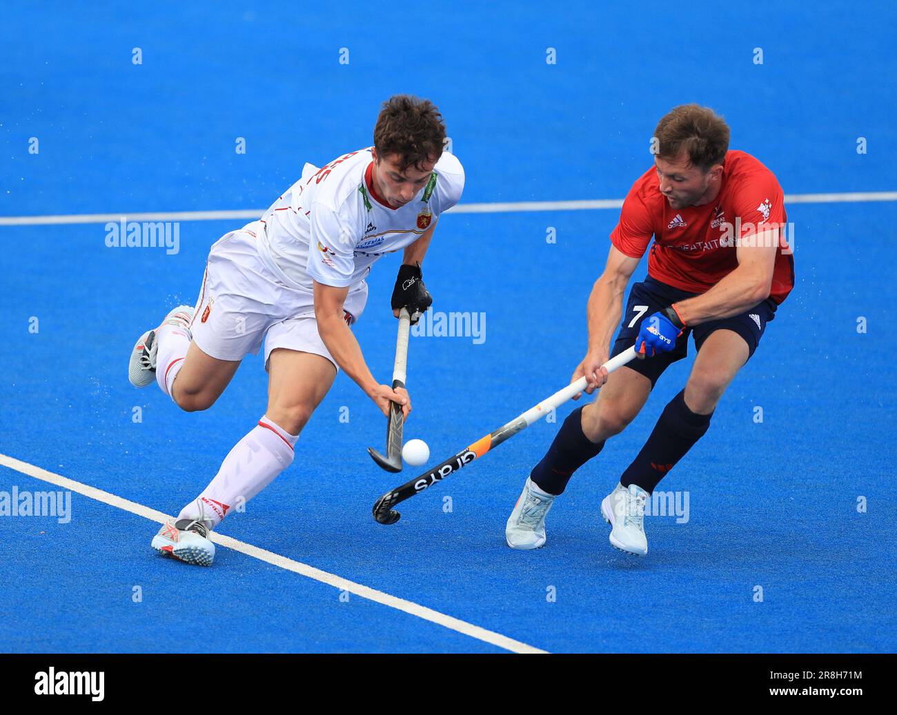 Spain's Gerard Clapes (left) and Great Britain's Zachary Wallace battle for the ball during the FIH Hockey Pro League match at Lee Valley, London. Picture date: Wednesday June 21, 2023. Stock Photo
