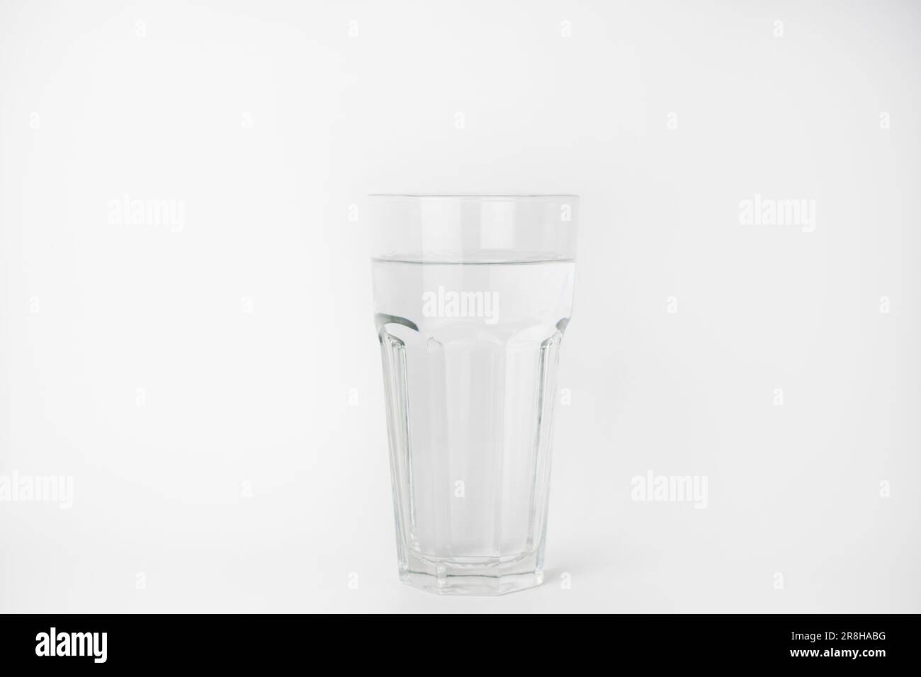 Simple Tall Glass Water Stock Illustrations – 166 Simple Tall Glass Water  Stock Illustrations, Vectors & Clipart - Dreamstime