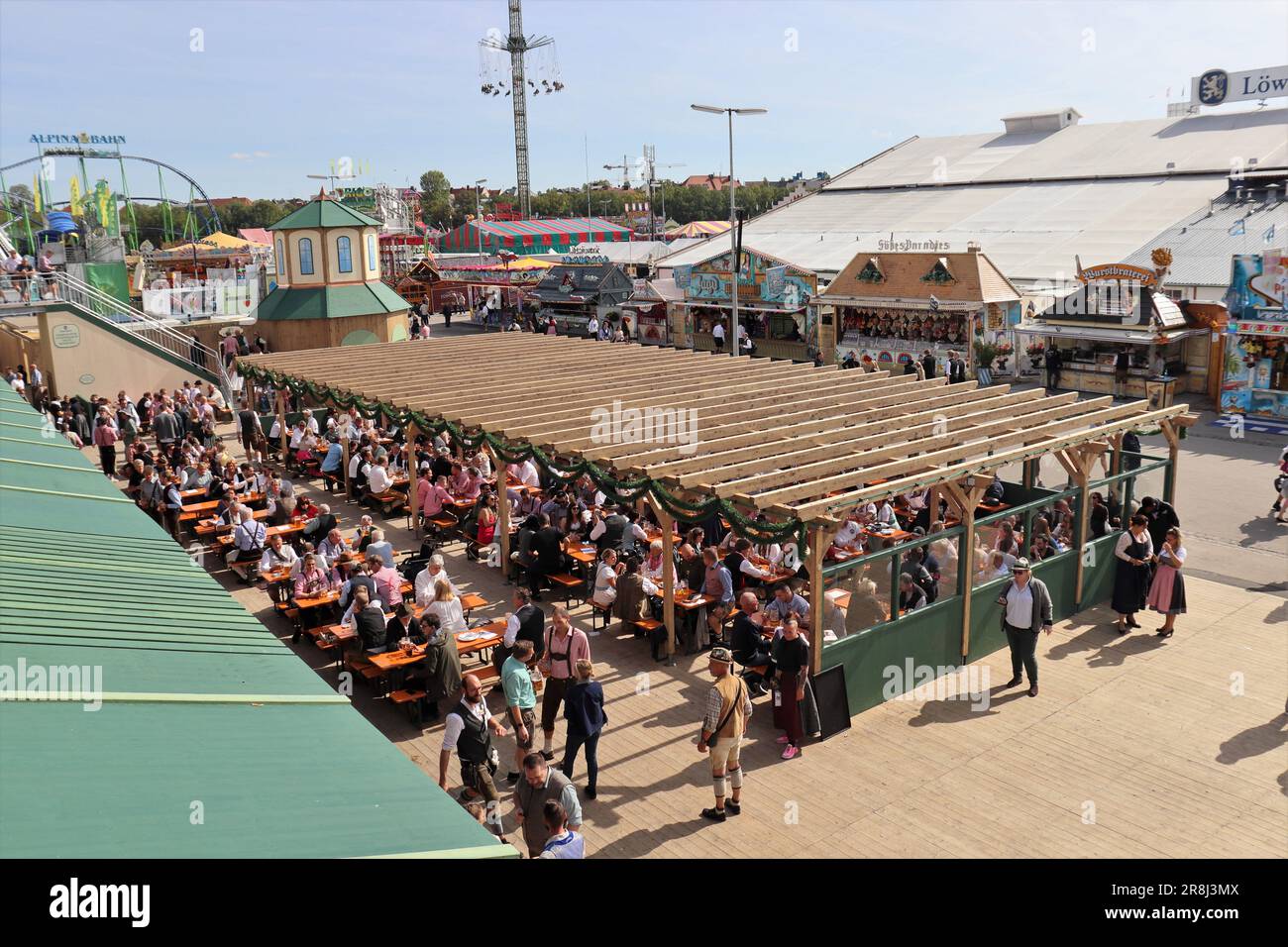 Girls oktoberfest munich germany hi-res stock photography and images - Page  2 - Alamy