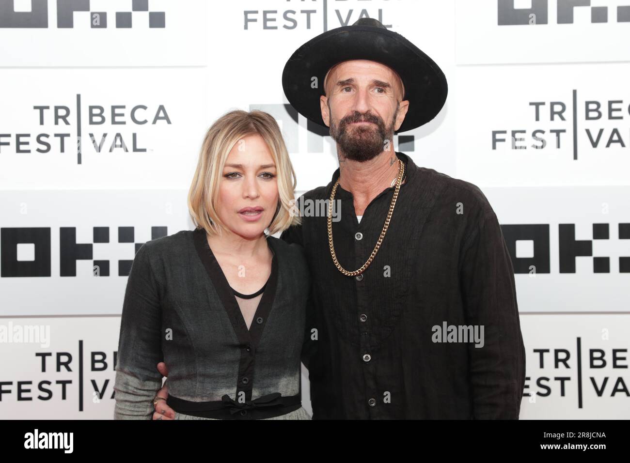 Stephen kay and piper perabo hi-res stock photography and images - Alamy